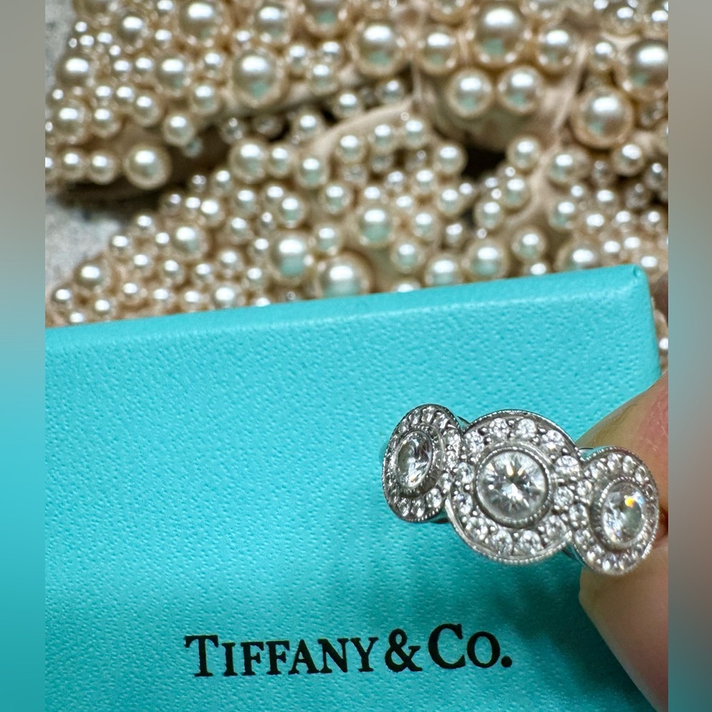🩵🩵🩵Tiffany & Co. Triple Three-Stone Platinum Circlet
Diamond Ring.